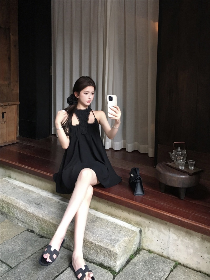 Black Rose Lace Sleeveless Halter Dress - Image 3
