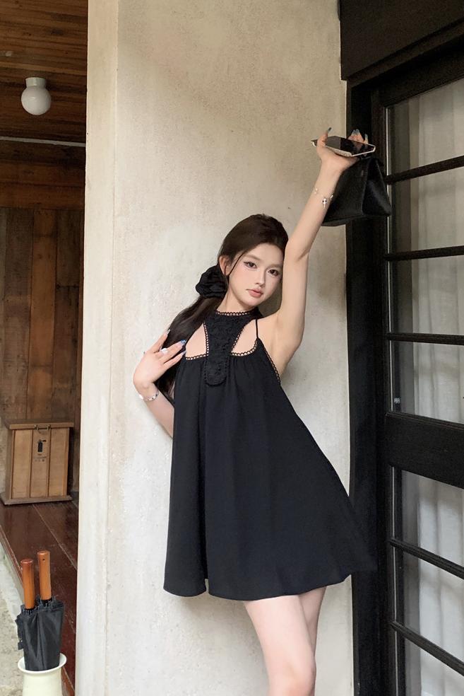Black Rose Lace Sleeveless Halter Dress - Image 5