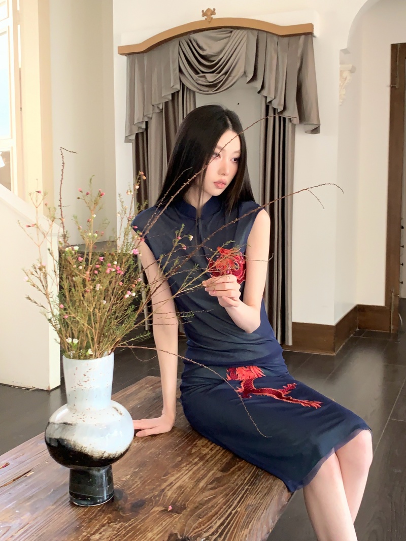 Classical Style Navy Red Dragon Qipao Collar Cap Sleeve Top and Knee Length Skirt Two Piece Set - Image 2