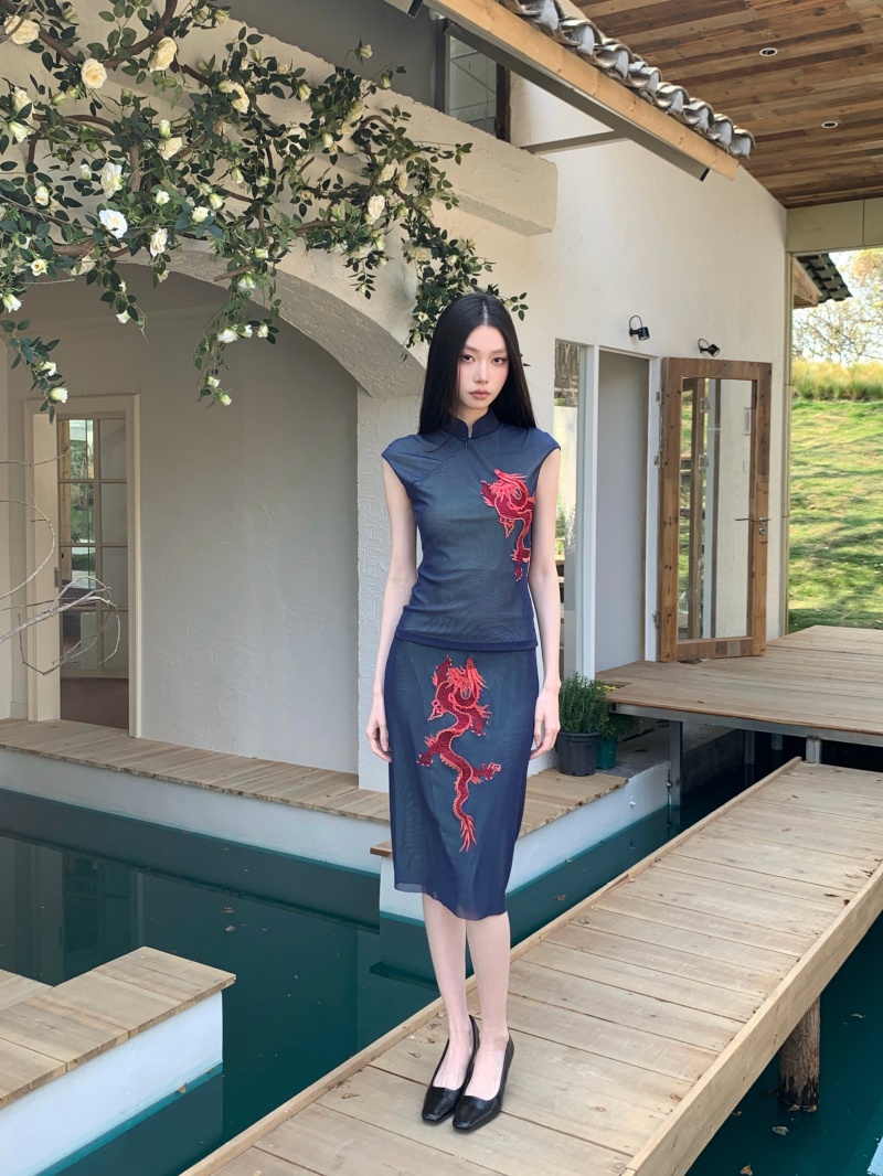 Classical Style Navy Red Dragon Qipao Collar Cap Sleeve Top and Knee Length Skirt Two Piece Set - Image 3